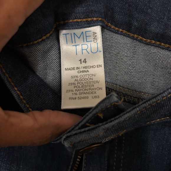 Time and Tru High Rise Wide leg Blue Jeans! Excellent condition! - Picture 4 of 6